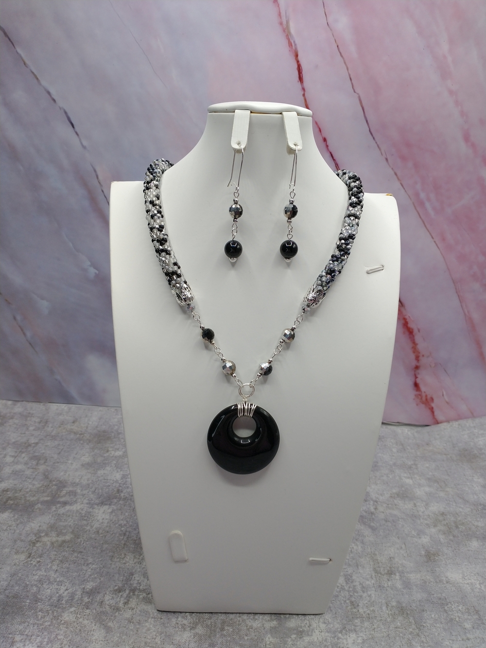 New Hand Crafted Spiral Bead Crochet Necklace Set, Unique Set, Agate Pendant